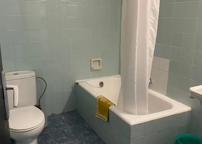 Отель Clipper Affiliated By Fergus