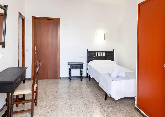 Отель Clipper Affiliated By Fergus