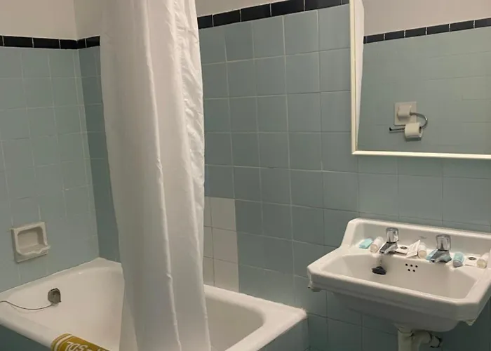 Clipper Affiliated By Fergus Hotel